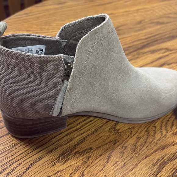Toms Deia ankle bootie soft suede wool taupe beige block low heel zipper 6 - Picture 10 of 16